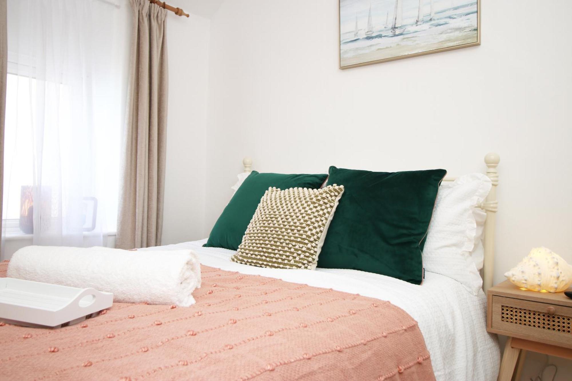 Little Gem In The Mumbles! Fishermans Cottage With Log Burner, Dog Friendly And Welcome Breakfast Hamper! Exterior photo