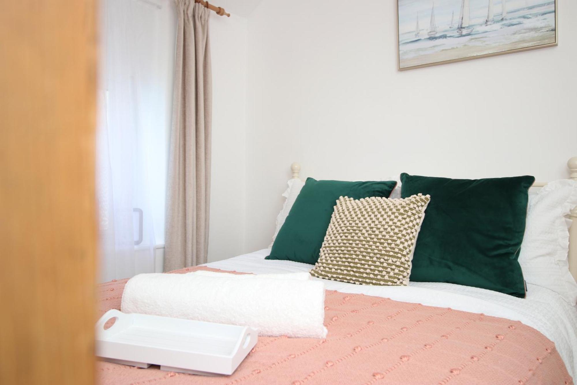 Little Gem In The Mumbles! Fishermans Cottage With Log Burner, Dog Friendly And Welcome Breakfast Hamper! Exterior photo